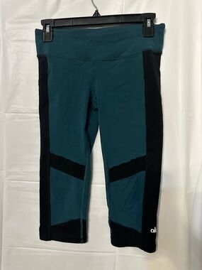 Alo yoga cropped leggings size small